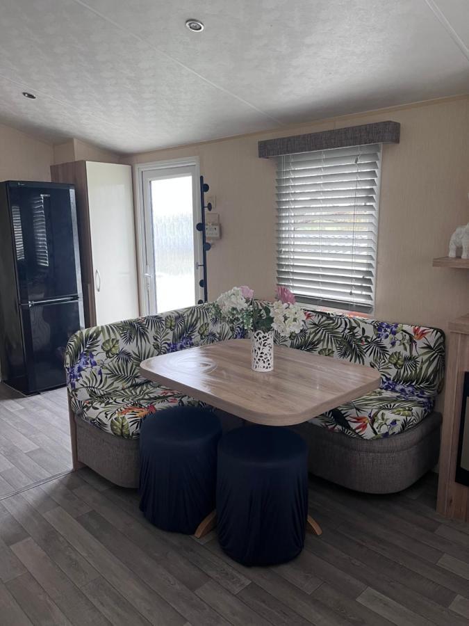 Take Me To The Beach At J&S Caravan Holidays Newquay Bay Resort Saint Columb Minor エクステリア 写真